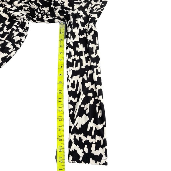 Lauren RL Black/White Print Asymmetric V-Neck Side Ruche Midi Dress (10) - Picture 12 of 15